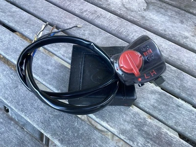 Винтаж 1972-74 Honda CB350F четыре; правая подсветка, затемнение, запуск и выключатель двигателя - Изображение 1 из 4