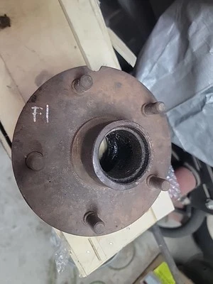 Camión Ford 1948 a 1952 F1 F2 F3 buje de rueda delantera Foto 1 de 4