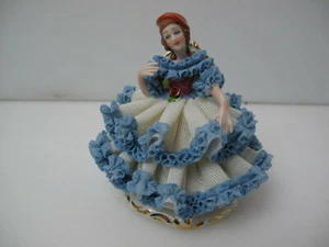 Estatuilla alemana vintage de encaje y porcelana de Dresde Karl Klette 3,5" H - Imagen 1 de 9