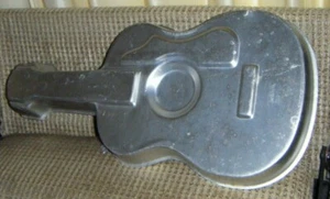 Vintage 1971 GUITAR CAKE PAN Wilton 502-925 - Picture 1 of 2