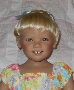 Peluca muñeca WEE 3 LINDA TALLA 14-15,5 RUBIA PÁLIDA pelo corto y cola de caballo rizada nueva con etiquetas - Imagen 1 de 7