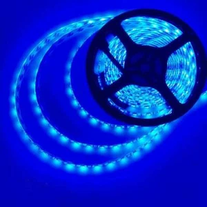 Striscia led 2835 strip flessibile da 5 metri bobina adesiva 600 led luce blu - Foto 1 di 3