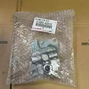 TOYOTA Genuine OEM Clutch Accumulator Assy 31490-42010 Corolla Solara Camry NEW - Picture 1 of 3