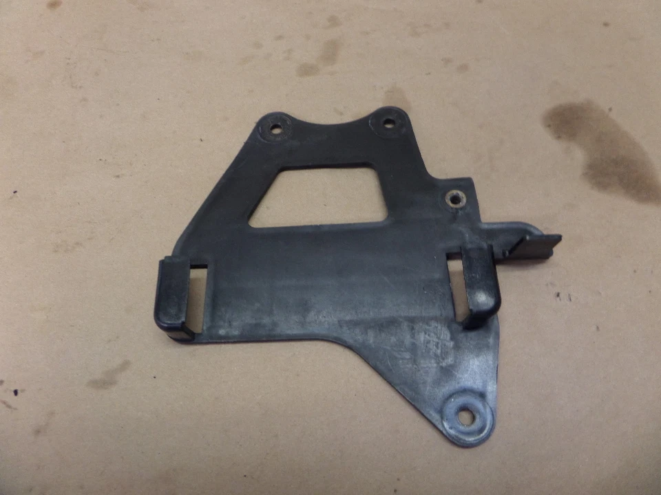 1987 KAWASAKI ZL1000 ELIMINATOR JUNCTION FUSE BOX BRACKET MOUNT - Image 1 of 4