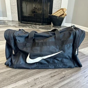 Vintage XL schwarz Nike Reisetasche über Nacht Training Reisetasche Taschen Handgepäck gebraucht, in einwandfreiem Zustand - Bild 1 von 13