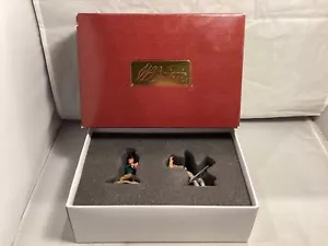 BRITAINS 17516 SET FERITI - TEXANO E NEW ORLEANS GRIGIO (2004) 2 FIGURE - Foto 1 di 11