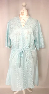 Déshabillé Kimono turquoise broderie satiné  Taille XXL FR50 US18 UK22 EU48 - Picture 1 of 15