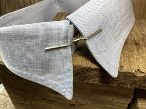 Clip de soporte de cuello vintage Stay Bar Roller Clips estampado tono plateado Art Deco - Imagen 1 de 10