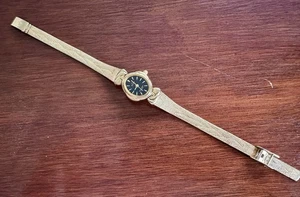 Vintage Women's Elgin Gold Tone Black Dial Wristwatch Quartz EKR12-007 - Picture 1 of 6