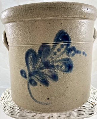 Antiguo 1 Gal.  Vaso de gres esmaltado con sal cobalto azul hoja floral con asas Foto 1 de 4