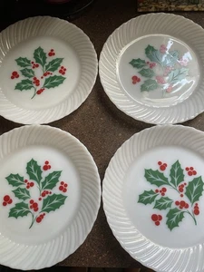 Set of 4 Vintage Termocrisa Milk Glass Christmas Holly Berry 8.75” Dinner Plates - Picture 1 of 7
