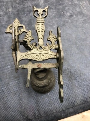 Timbre de puerta colgante de pared vintage de latón y metal ornamentado iglesia ángel figura Foto 1 de 4