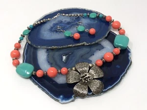 VINTAGE CUSTOM SET FLOWER TURQUOISE CORAL LIKE PENDANT NECKLACE AND EARRINGS - Picture 1 of 10