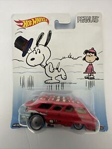 Hot Wheels Pop Culture Chevy Greenbrier Sport Wagon Peanuts Snoopy