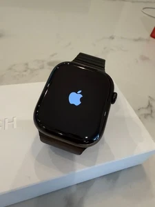 Apple Watch Series 10 46mm Ardoise Titane avec Bracelet Métal Ardoise - Photo 1 sur 6