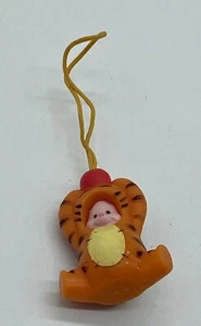 Peek A Pooh Serie # 9 Winnie the Pooh Piglet In Tigger Outfit Dangler - Imagen 1 de 2