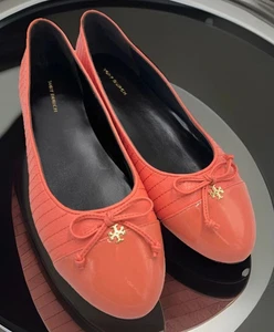 TORY BURCH DAMEN CAP-TOE GESTEPPT BALLETT ZIEGE/LACKLEDER KORALLE CRUSH....... - Bild 1 von 9