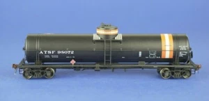HO Scale GATC Welded Tank Car - ATSF #98072 - American Limited #1830 - Picture 1 of 3