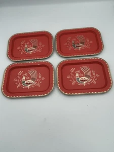 Vintage Set 4 MCM Tip Snack Tabletts Pfau Vogel rot gold schwarz 5” x 7” Zinn Litho - Bild 1 von 6