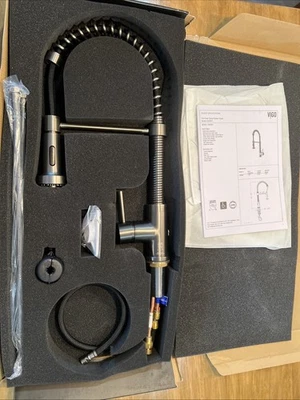 Grifo de cocina pulverizador extraíble Vigo Edison - negro grafito (VG02001GB) Foto 1 de 4