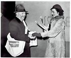 1938 Original Photo By Detroit News Old Newsboy Sells Newspaper To Lady Customer