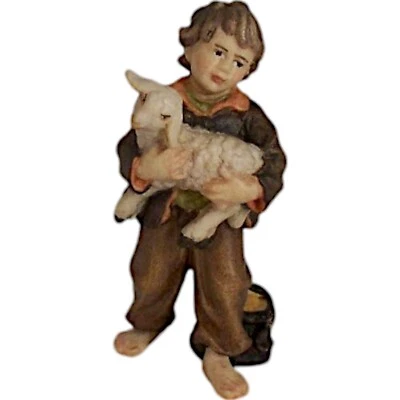 Holz Krippen Figur BUB MIT LAMM UND FUTTERSACK color (zu 8 / 9 cm Figuren). SI - Bild 1 von 4