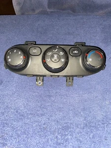 Kia Forte 2014-2016 fabricante de equipos originales panel de control de clima - usado - Imagen 1 de 12