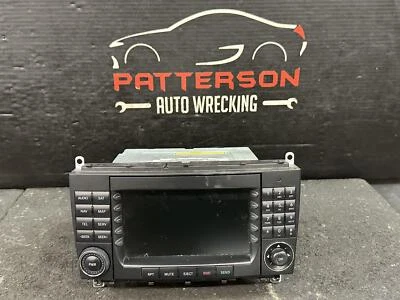 2006 MERCEDES CLK350 RADIO COMMAND CENTER HEAD UNIT W/ NAVIGATION ID 2098700789 - Image 1 of 4