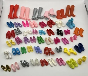 Lote Zapatos Barbie Mattel Años 90 De Colección 50 Pares Tenis, Tacones, Botas, Patines, Ballet - Imagen 1 de 9