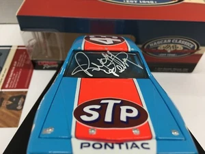 RICHARD PETTY AUTOGRAPHED #43 STP 1984 FIRECRACKER 400 200TH WIN 1/24 - Picture 1 of 12