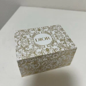 Joyero Dior Holiday Gift 2023 regalo original para VIP Japón - Imagen 1 de 4