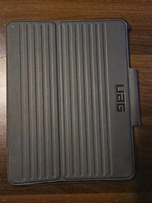 Funda Urban Armor Gear Metropolis para iPad Pro 13 - negra Foto 1 de 2