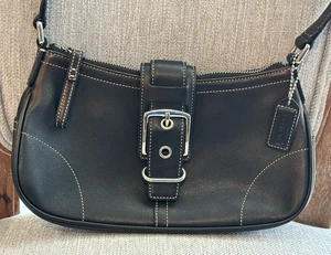 Borsa Coach in pelle con zip e tracolla vintage classica nera con ferramenta argento - Foto 1 di 7