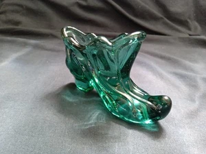 Green Glass Show Vase Decorative Art Piece - Picture 1 of 11