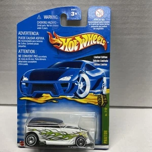 2002 Hot Wheels PHAETON Treasure Hunt. International Card in Protector - Picture 1 of 2