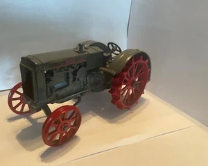  1997 Case Toy Tractor 1/16 - Picture 1 of 6