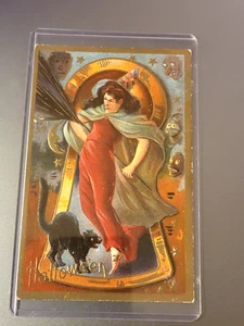 DB geprägte Halloween Postkarte Hexe im roten Kleid, Katze, Dämonenrand - Bild 1 von 2