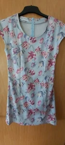 LOUIS LONDON Sommerkleid Etuikleid Cocktailkleid Gr. 36 hellblau/Blumenmuster  - Bild 1 von 4