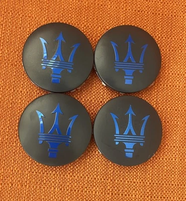 4 шт MASERATI QP & GHIBLI GTS ЧЕРНЫЙ С СИНИМ ЦЕНТРАЛЬНЫМ КОЛПАКОМ КОЛЕСА - Изображение 1 из 4