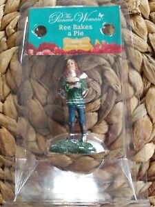 Pioneer Woman Ree Bakes A Pie Christmas Village 2.5 in Fig. NEW Holiday Special