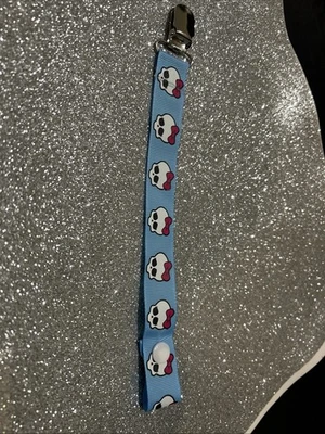 baby dummy clips Blue With White Skulls Themed - image 1 of 2