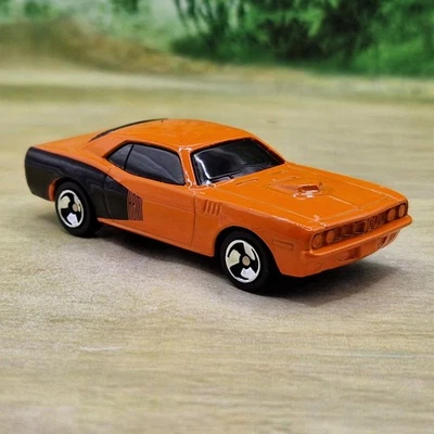 Maisto Plymouth Hemi Cuda Diecast Model Car 1/64 (24) Excellent Condition - Image 1 of 4