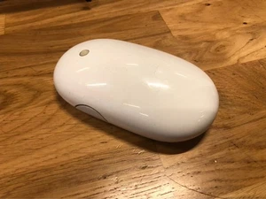 Souris sans fil Mighty Mouse Bluetooth Apple Bon état, testé fonctionnel - Zdjęcie 1 z 3