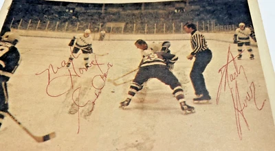 GORDIE HOWE Mark Marty Houston Aeros Vintage Autographed Newspaper Clipping - Image 1 of 4