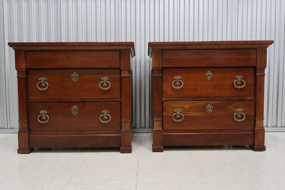 Par de soportes de noche estilo imperio Henredon Registry Collection Foto 1 de 4