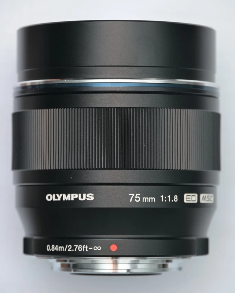 Olympus M.Zuiko Digital 75 mm F/1.8 ED MSC Objektiv schwarz für das mFT System - Bild 1 von 4