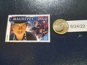 Bob Dylan American Singer Songwriter 2016 Maldives Perforated Stamp (c) - Picture 1 of 1