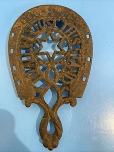 Vtg Cast Iron Kitchen Trivet Horseshoe Good Luck To All Who Use This 1950 - Picture 1 of 8