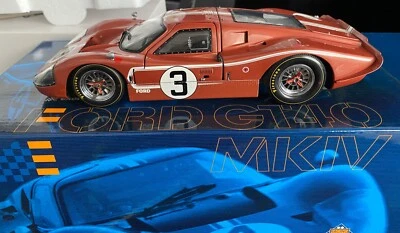 Exoto escala 1:18 1967 Le Mans 24 horas Ford GT40 MK IV #3 Andretti/Blanco Foto 1 de 4