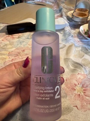 Clinique Loción Clarificante 2 para Piel Seca-Combinada - 6.7fl. oz Foto 1 de 2